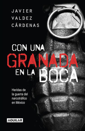 CON UNA GRANADA EN LA BOCA