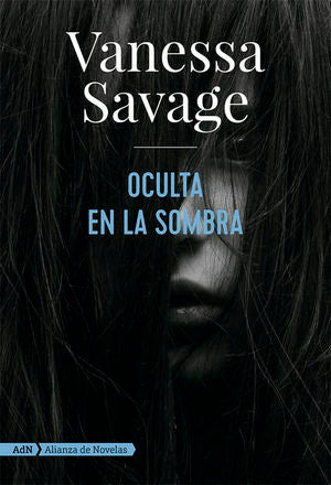 OCULTA EN LA SOMBRA