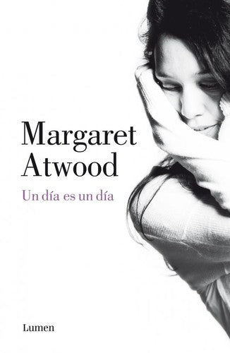 Un Día Es Un Día [Paperback] Atwood, Margaret